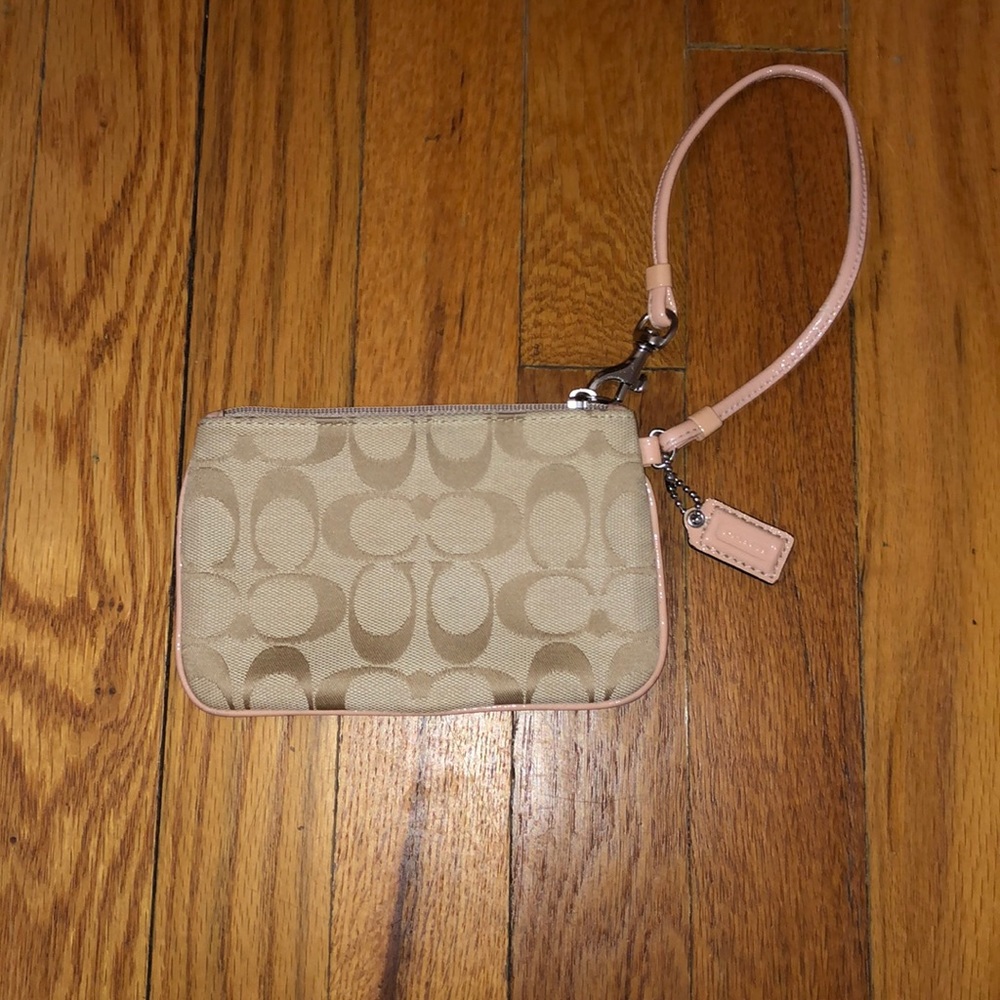 ❤️BUNDLEME❤️ Coach Wristlet - Picture 1 of 7